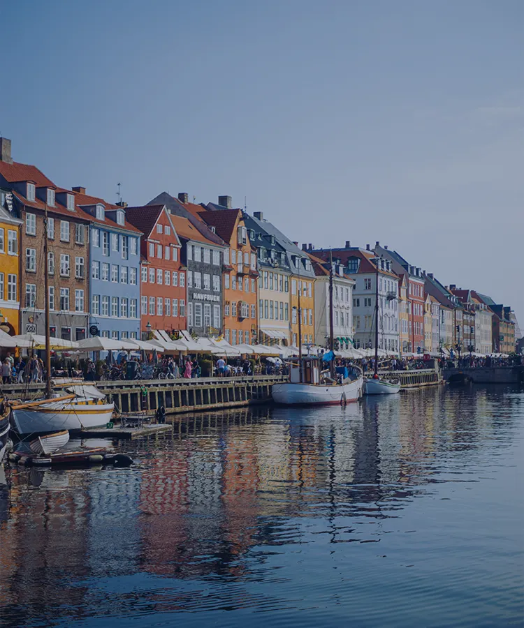 最新流行スポットから穴場のローカルエリアまで<area_name>在住のプライベートガイドと特別な旅をしよう。