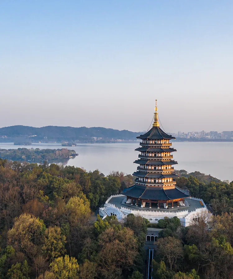 最新流行スポットから穴場のローカルエリアまで<area_name>在住のパートナーと特別な旅をしよう。